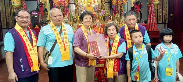 台中两宫联袂赴文峰宫进香，共续两岸妈祖缘
